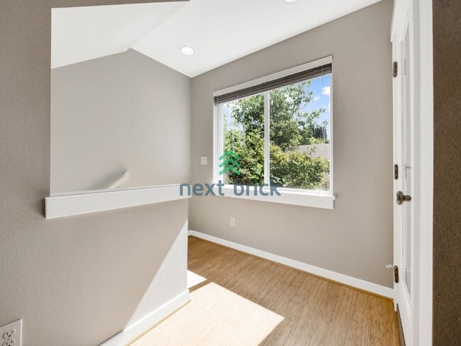 Building Photo - Welcome to this charming 3-bedroom, 2-bathroom home