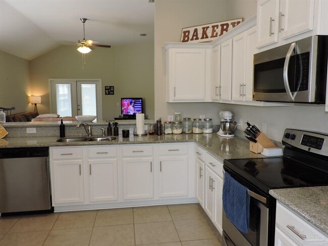 Building Photo - 5643 Vendome Ct