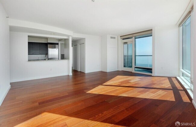 Building Photo - 425 1st St