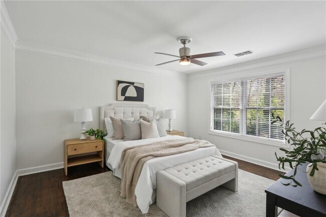 Building Photo - 1833 Flat Shoals Rd SE