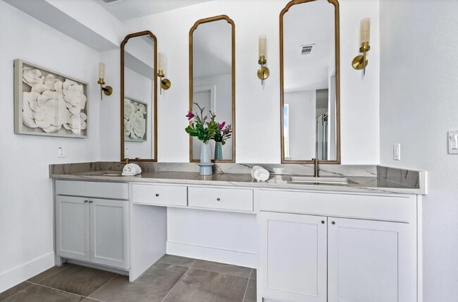 Building Photo - 183 S Prairie Ave