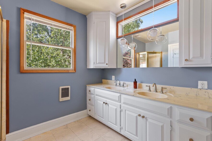 Building Photo - 1660 Irving St NW