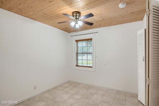 Building Photo - 3 br, 2 bath House - 1241 Evergreen Drive ...