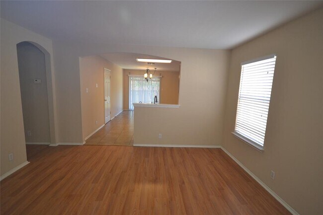 Building Photo - 200 Lombard Dr