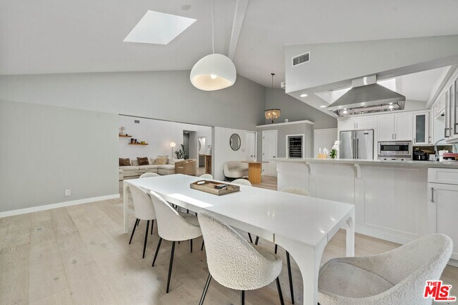 Building Photo - 3614 Malibu Country Dr