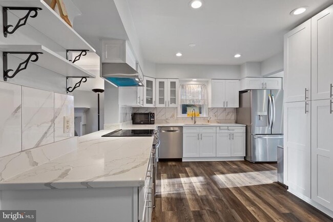 Building Photo - 6800 Melrose Dr