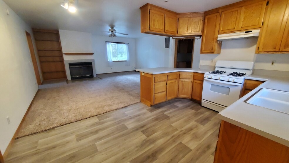 Building Photo - 1121 Illini Dr