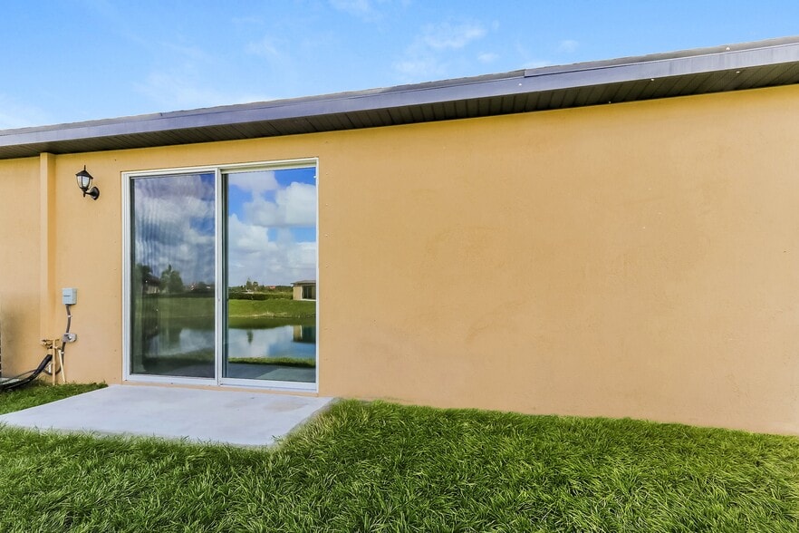 Building Photo - 1723 Party Pl