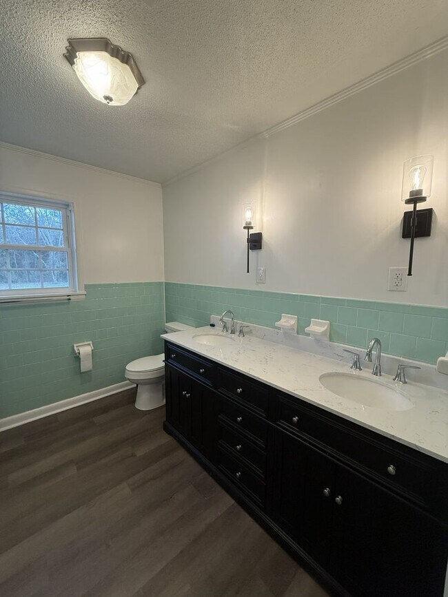 Building Photo - 112 Edna St