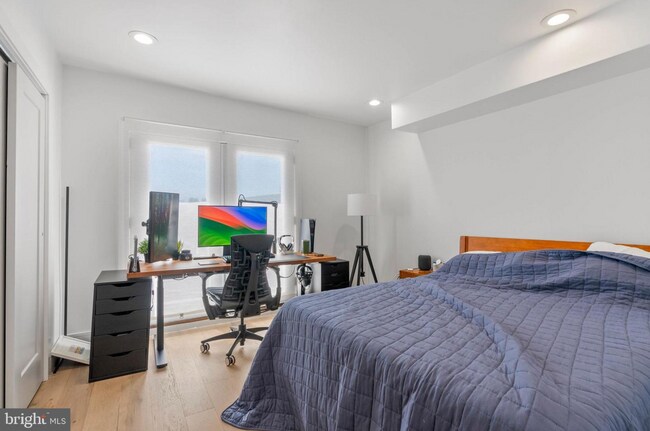 Building Photo - 2117 Clymer St
