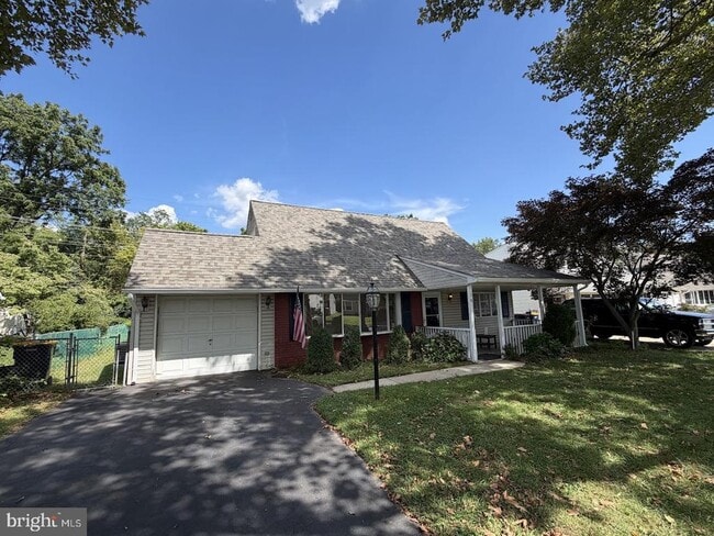 Building Photo - 194 Kenwood Dr S