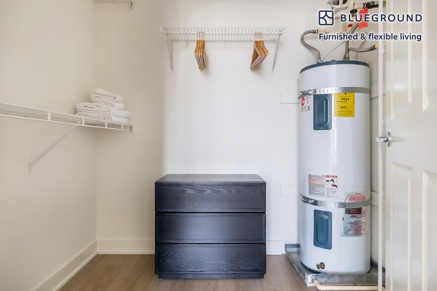 Building Photo - 11000 NE 10th St