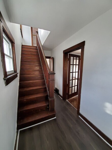 Building Photo - 4714 Sylvan Ave