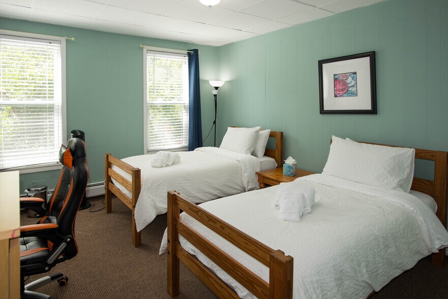 Building Photo - 42 Everett St