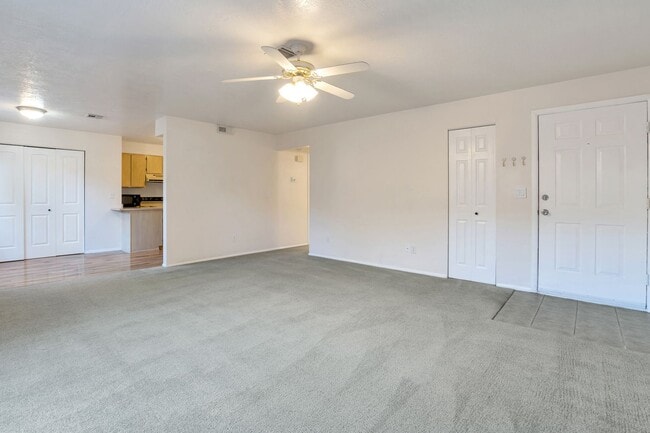Building Photo - Inviting 2 Bedroom, 1 Bath with Fenced Patio