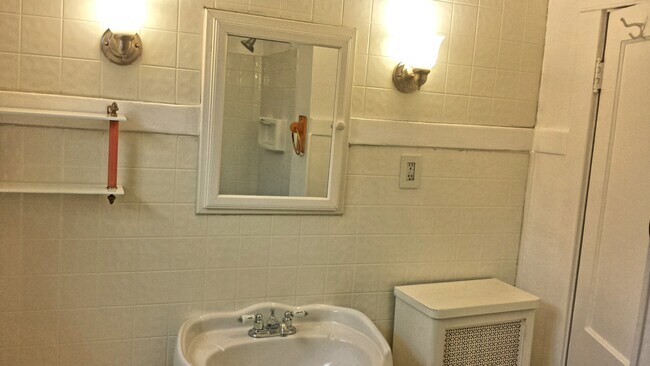 Building Photo - 4563 Shenandoah Ave