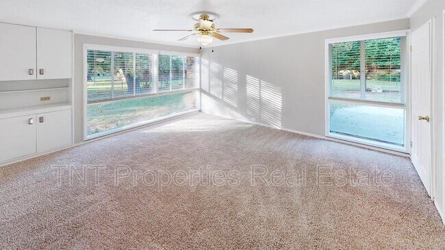 Building Photo - 1102 S Magnolia St