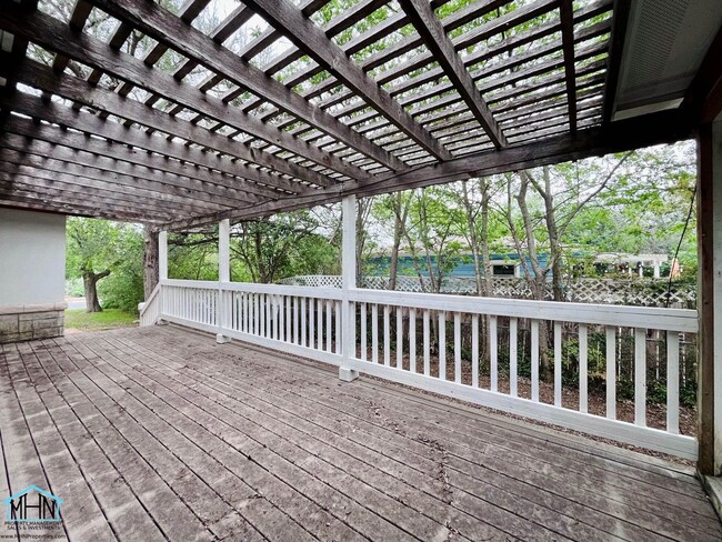 Building Photo - 810 Elizabeth Rd