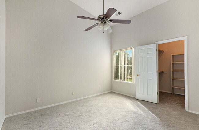 Building Photo - 2 bed, close to Ft Carson. Top Floor unit, Available now