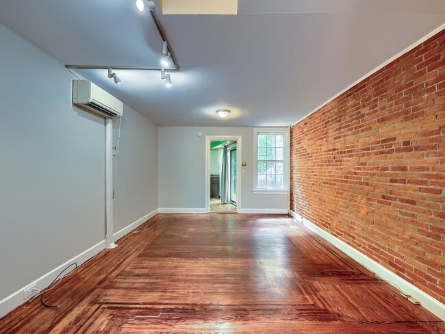 Building Photo - Spacious 3 Bedroom Single Family Home in the Capital District