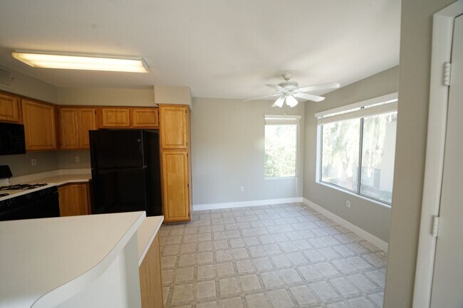 Building Photo - 5710 E Tropicana Ave