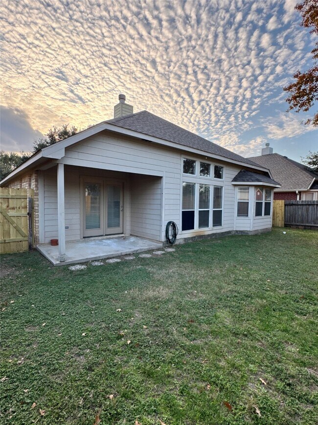 Building Photo - 6102 Sandy Valley Dr