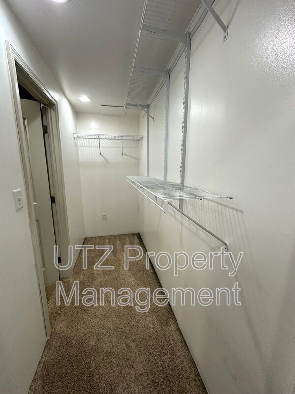Building Photo - 850 Medinah Cir
