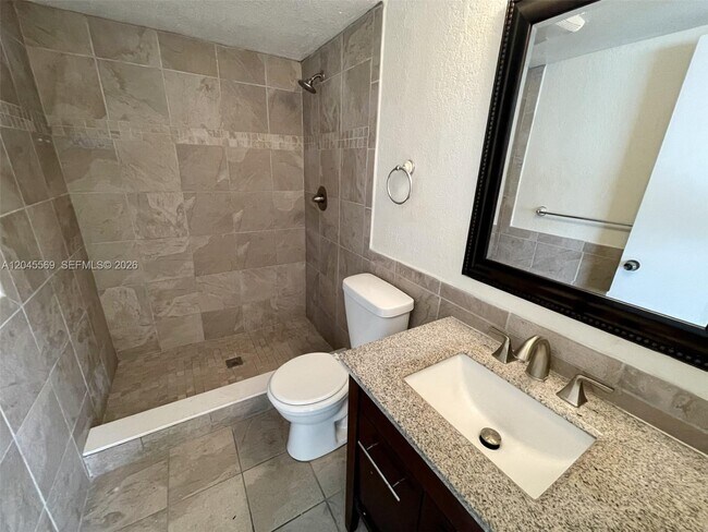 Building Photo - 2642 Riverside Dr