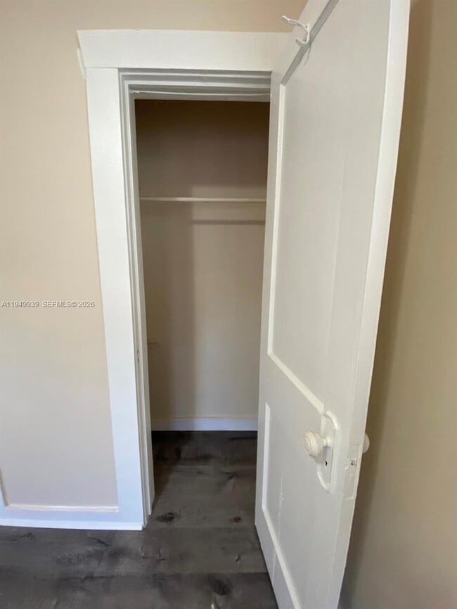 Building Photo - 1011 SW 5th St