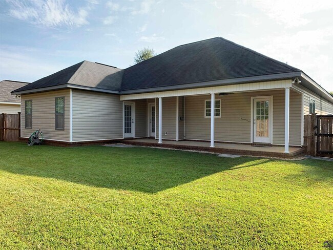 Building Photo - 110 Amber Dr