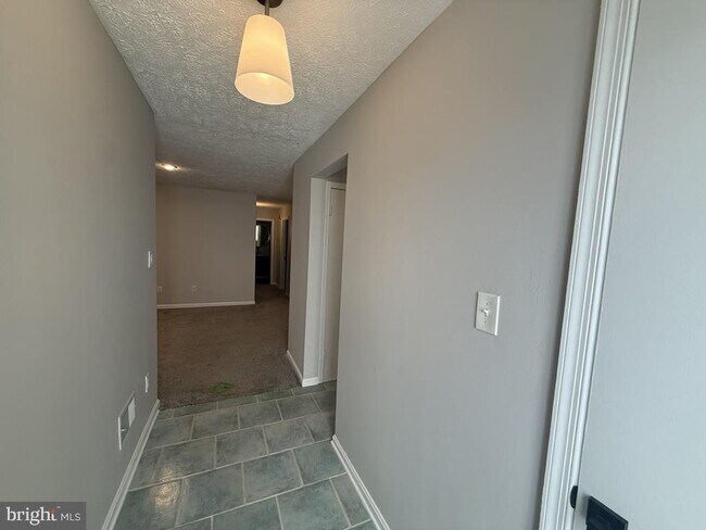 Building Photo - 10050 Oakton Terrace Rd