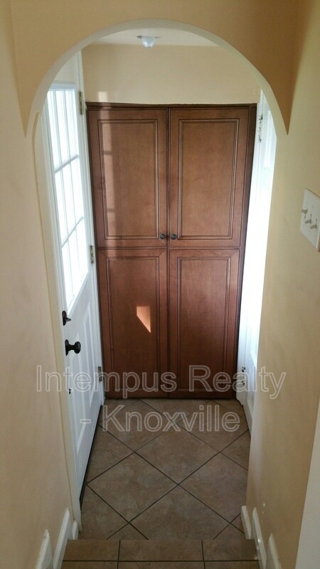 Building Photo - 2103 Fairmont Blvd