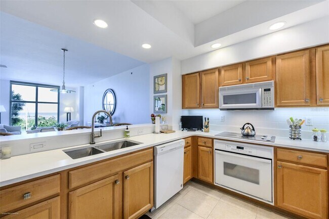 Building Photo - 3313 Sunset Key Cir