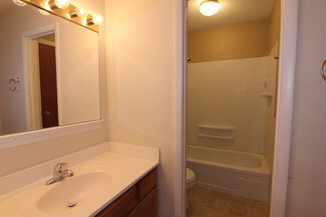 Building Photo - 1802 21st Ave Pl