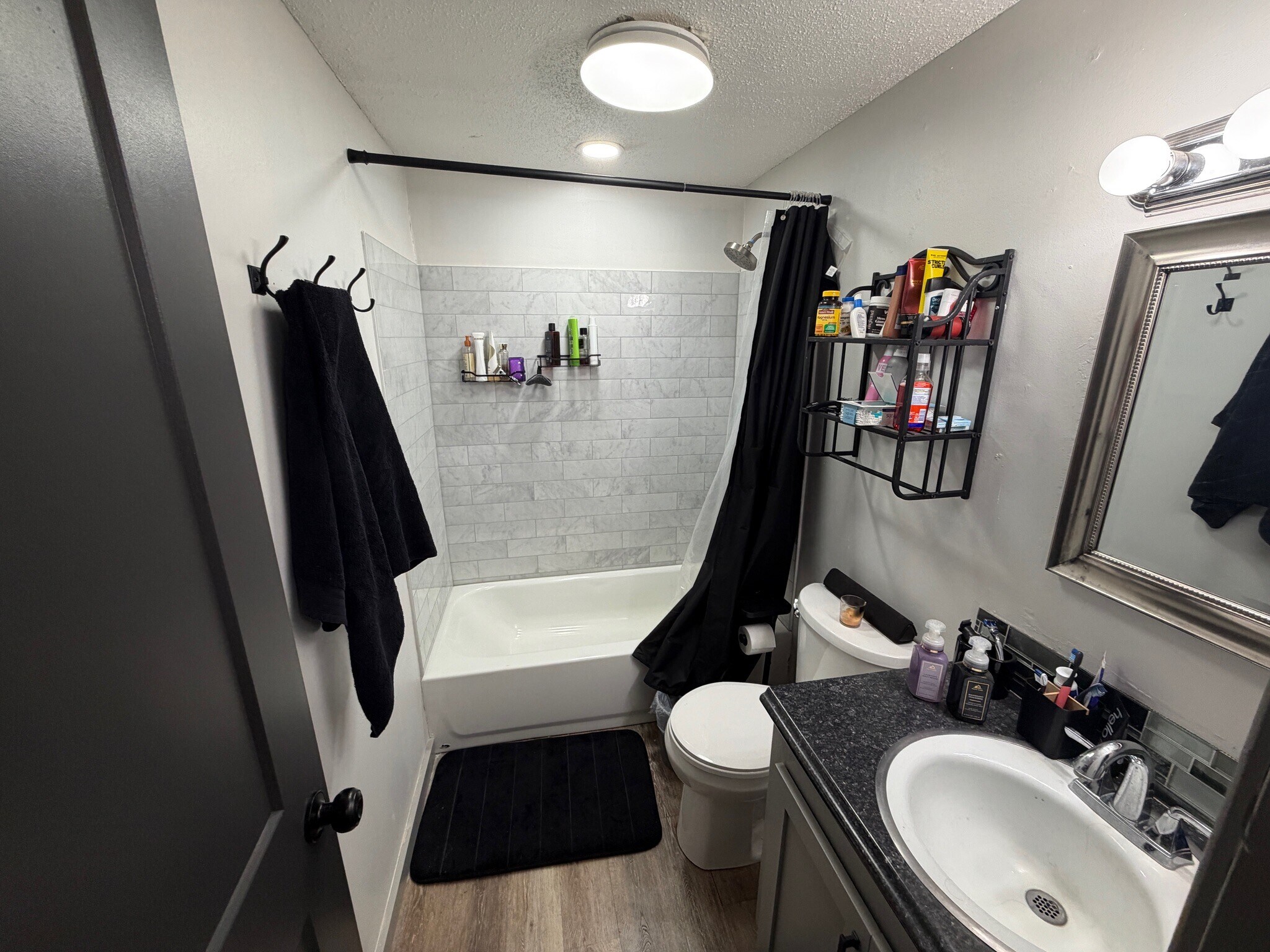 Building Photo - 641 Belle Air Ave