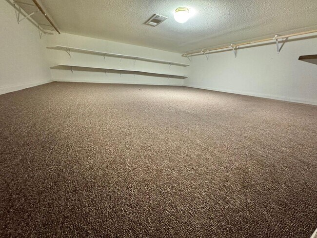 Building Photo - LAKEFRONT - 2 STORY SPACIOUS 4 BEDROOM HOU...