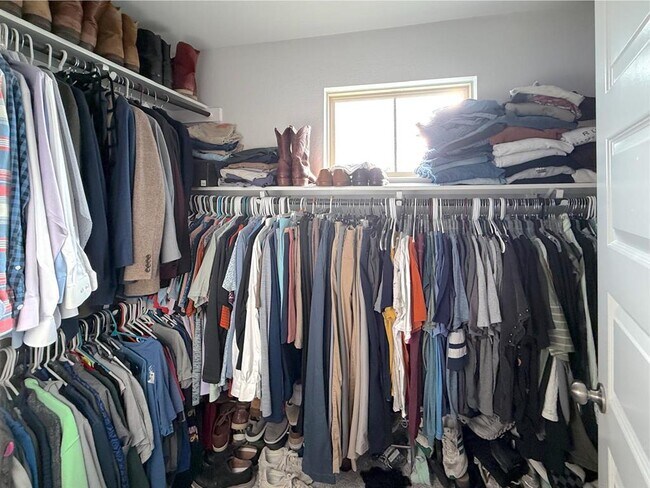 Building Photo - 2004 Pecan Island Dr