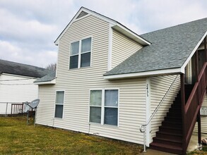 Building Photo - Updated Two Bedroom Apartment in Portland