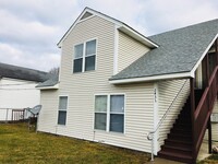 Building Photo - Updated Two Bedroom Apartment in Portland
