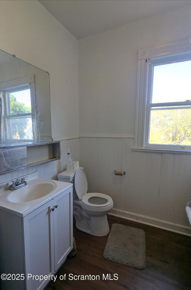 Building Photo - 1220 Schlager St