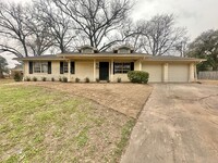 Building Photo - Newly Remodeled 3/2/2 Home On A Quiet Cul-...