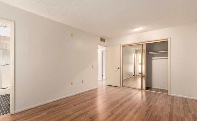 Building Photo - Great home in an active 55+ community!