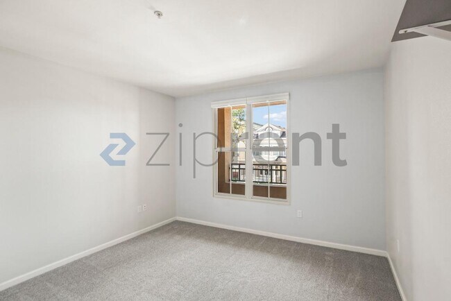 Building Photo - Unit 201