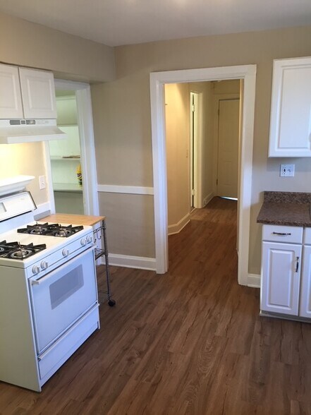 Building Photo - 2126 W Barry Ave