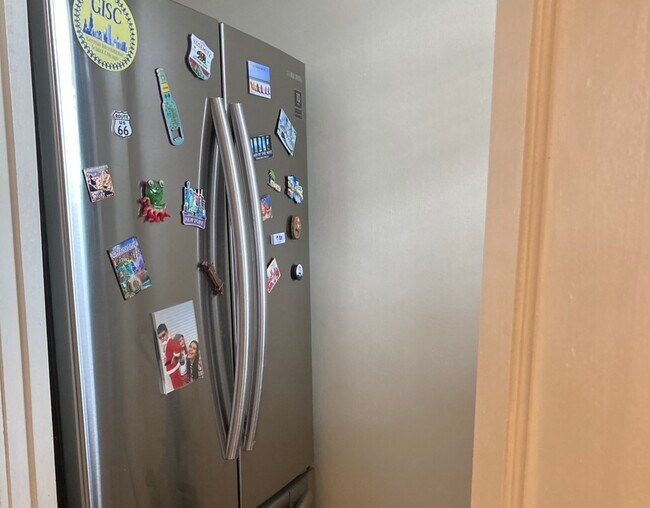 Building Photo - 4618 N Sacramento Ave