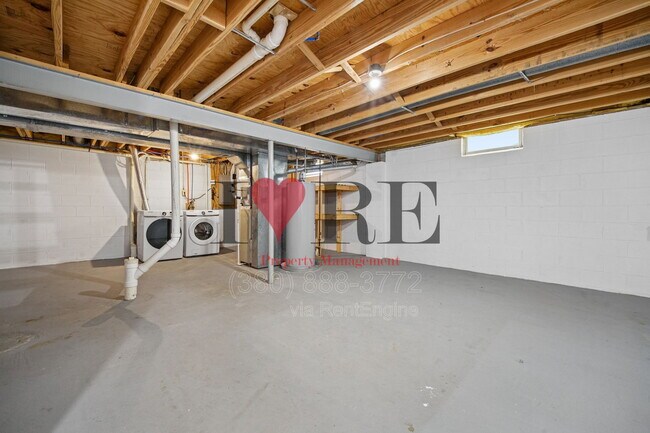 Building Photo - 3048 Hollybank Rd