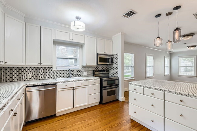 Building Photo - 3002 Lafayette Ave