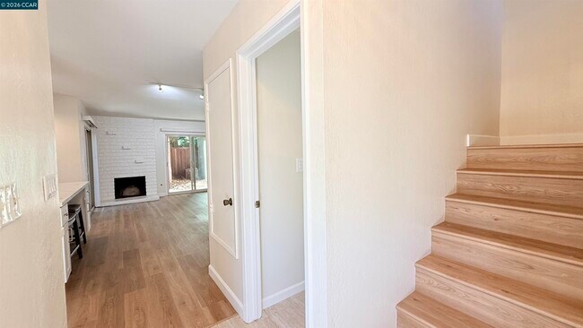 Building Photo - 1065 San Ramon Valley Blvd
