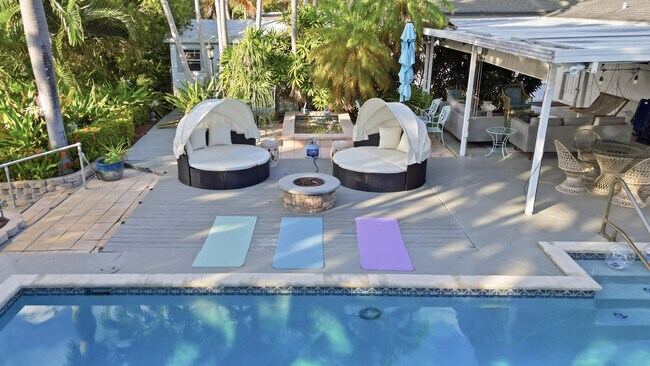 Building Photo - 1905 Meadow Ct