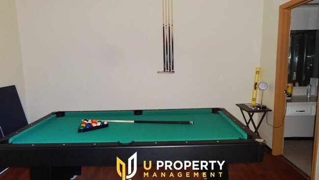 Building Photo - Spacious 2-Bed/2-Bath with High Ceilings, ...